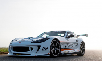 Если вы хотите увлечься любительскими гонками, существует множество способов сделать это. Если у вас действительно есть деньги, вы можете создать гоночную команду, подобную BMW с ее M4 GT4, но если вы не совсем готовы к такой большой задаче, вы может