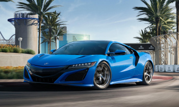 Long Beach Blue Pearl - это вариант за 1000 долларов, который объединяет другие премиальные цвета, такие как Indy Yellow Pearl, Source Silver, Casino White Pearl и Thermal Orange Metallic. Последний цвет используется в специальных версиях PMC других 