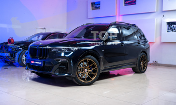 Оригинальная, черная решетка радиатора Shadow Line на БМВ Х7