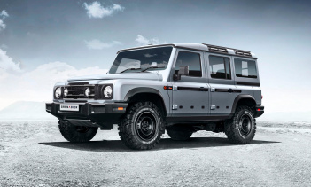 Сочетая строгий стиль и внедорожные возможности оригинального Defender с современными технологиями, Grenadier будет использовать бензиновые и дизельные двигатели с турбонаддувом, предоставленные BMW. В рамках «меморандума о взаимопонимании по изучени