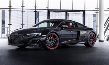 R8 присоединяется к выпуску RS5 Panther 2019 года, который был ограничен всего 100 экземплярами в США и включал ту же окраску с эффектом кристаллов Panther Black и красный интерьер. Audi заявляет, что только избранные дилеры будут получать R8 Panther