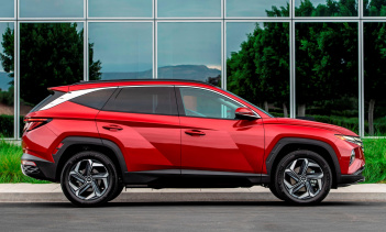 Художник-визуализатор X-Tomi Design просто удалил задние двери Tucson, и внезапно он стал еще лучше, в ряду с несколькими кроссоверами премиум-класса. Range Rover Evoque, который раньше предлагал трехдверную версию, также может быть включен в этот сп