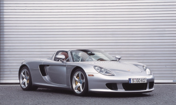 Только один человек имеет право вести этот курс, Боб Гамильтон, который работает инструктором с 2002 года, за два года до прибытия GT на самолете Boeing 747. С тех пор 16-летний GT проехал 2300 км, что примерно на одном уровне с суперкарами, хранящим