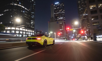 Автомобили Nissan Z всегда были приятными для вождения, и поскольку вся автомобильная промышленность ожидает, что 400Z дебютирует с твин-турбо V6, он должен быть очень веселым и на прямой. Хотя ничего не было подтверждено, мы ожидаем, что он появится