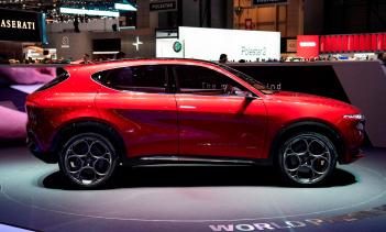 Общий внешний вид будет очень похож на концепт. Предположительно, только около 10 процентов дизайна было изменено, например, увеличены боковые зеркала заднего вида и переделаны фары и задние фонари. Никаких существенных изменений в планировку салона 