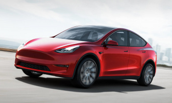 После вчерашнего объявления о трехрядной Model Y и ее новой базовой цене в 3,1 млн рублей Tesla выпустила несколько изображений нового третьего ряда, и, как и ожидалось, он весьма маленький. Даже очень маленький. Убедитесь сами в изображениях ниже.