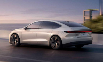 Каждый ET7 будет способен автоматически парковаться на станциях, а Nio планирует запустить их к концу этого года. Предварительные заказы сейчас выполняются в Китае по цене около 57 000 рублей.