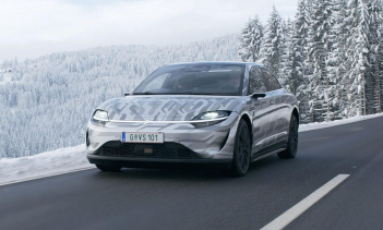 Первоначально одним из самых новаторских элементов концепции Sony был полноразмерный сенсорный дисплей на приборной панели.