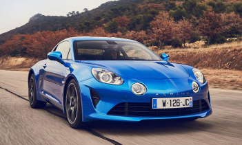 Однако не бойтесь, потому что Lotus наконец-то строит новый спортивный автомобиль впервые за более чем десять лет. Это будет последний спортивный автомобиль Lotus с двигателем внутреннего сгорания, знаменующий конец эпохи. Готовясь к своему электриче