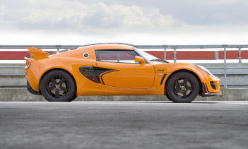 Lotus дразнит нас новым поколением легких спортивных автомобилей