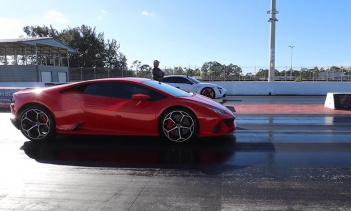 Чтобы выяснить это, Porsche Taycan Turbo S столкнулся с Lamborghini Huracan Evo на драг полосе. Если вам нужно освежиться, Porsche Taycan Turbo S приводится в движение двумя электродвигателями, которые в совокупности вырабатывают 750 лошадиных сил и 