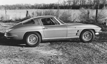 Недавно созданный дизайнерский дом Каллума будет заниматься дизайном автомобиля вместе с дизайнером оригинального Stingray Питером Броком.