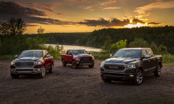 «Ram стремится к инновациям и лидерству в области трансмиссии, и в качестве бескомпромиссного эталона эффективности и производительности мы продолжаем прислушиваться к мнению клиентов, предлагая непревзойденную экономию топлива», - сказал Майк Коваль