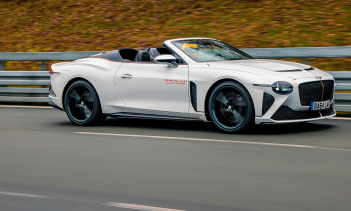 С тех пор, как он был представлен на прошлогодней онлайн-выставке в Женеве, Bentley Bacalar стоимостью 140 млн рублей прошел тщательные испытания, чтобы убедиться, что он соответствует высоким стандартам клиентов. Bacalar, разработанный подразделение