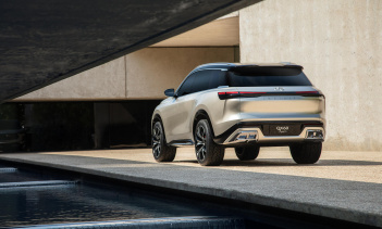 Компания даже протестировала QX60 на «бельгийских блоках» - так называют неровный участок дороги с намеренно выступающими камнями. Он также прошел испытания в условиях сильного холода Аляски, зверской жары Феникса и крутых улиц Сан-Франциско. Книп го