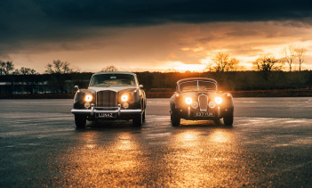 В рамках своей стратегии Beyond100 у Bentley есть смелый план перейти к 2030 году полностью на электричестве, что означает конец уважаемого двигателя компании W12. Британская марка не одинока, поскольку Jaguar Land Rover станет брендом только для эле