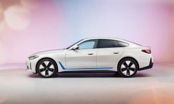 BMW, похоже, идет по тому же пути, что и Mercedes, с его электромобилями, которые выглядят довольно консервативно, но при этом четко указывают на их электрическую основу. Будет ли принята эта позиция хорошо? Кто знает, но точно известно, что равнодуш