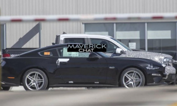 Мы видим, насколько это маленький грузовик, и нам кажется очевидным, что он сделан на платформе unibody, как и показывали предыдущие утечки информации. Скорее всего, Maverick основан на той же платформе, что и Ford Escape и Bronco Sport, что снизит ц