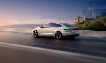 В то время как электромобили Huawei будут нацелены на массовый рынок, чтобы конкурировать с Volkswagen ID.4, Tesla Model Y и Ford Mustang Mach-E, первым электромобилем Xiaomi будет электромобиль высокого класса с премиальной ценой и передовыми технол