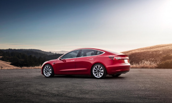 «Глаза на затылке» - это пословица, которая теперь уместно применима к современным автомобилям. Обязательная камера заднего вида была только началом; теперь многие автомобили оснащены видеорегистраторами и множеством систем с 360-градусным обзором, к