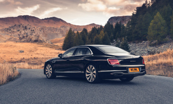 При строительстве жилых домов будут использоваться экологически чистые материалы - шаг, который созвучен недавнему решению Bentley предложить более экологичные материалы для своих автомобилей.