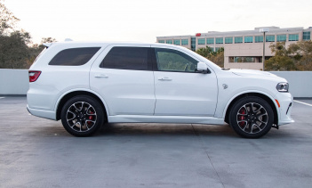 «Каждый раз, когда вы запускаете автомобиль ограниченным производством и планируете произвести меньше единиц, чем количество дилеров Dodge по всей стране, вы рискуете оставить множество клиентов очень недовольными», - признал директор бренда Dodge Бо