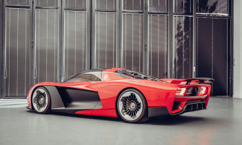 Если машина все-таки доберется до наших берегов, это определенно не будет обычным явлением. Ожидается, что будет выпущено всего 99 экземпляров. Первые поставки намечены на следующий год, но мы не знаем, сколько эти покупатели готовы заплатить за авто