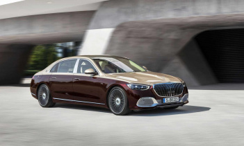 Это будет долгожданный прирост по сравнению с вариантом V8, который рассчитан на 496 л.с. и 700 Нм крутящего момента. Впервые в S-классе с двигателем V12 будет использоваться система полного привода 4Matic. Поскольку он основан на новом S-Class, в са