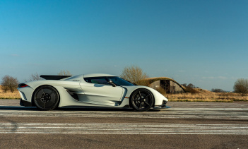 Koenigsegg всегда расширяет технические границы автомобильной промышленности. Еще в 2017 году Koenigsegg Agera RS побил новый рекорд скорости серийного автомобиля. Шведский автопроизводитель также создал первый в мире двигатель без распредвала, извес