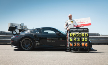 Это справедливый момент, и следует также подчеркнуть, что оба необычных автомобиля были произведены в конце жизненного цикла соответствующей модели. 911 GT2 RS на базе 991.2 дебютировал в 2019 году, а 911 поколения 992 уже поступили в продажу. Новый 