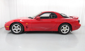 Третье поколение было успешным, даже несмотря на то, что это была последняя модель RX-7. Оно получил множество наград за управляемость, баланс и общее величие. RX-8 никогда не получал таких похвал. Некоторым RX-7 третьего поколения уже исполнилось 30