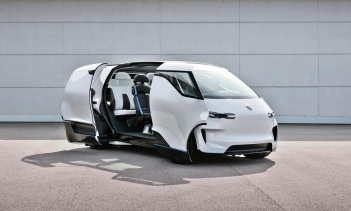 Porsche ранее демонстрировал только внешний вид Renndienst, но теперь опубликовал фотографии интерьера. Увидев кабину концепта, мы еще больше убедились, что Porsche следует запустить его в производство. Это может быть самый интересный минивэн из когд