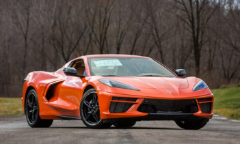 Для сравнения, первый 2020 C8 был продан за безумные 3 миллиона долларов (220 млн рублей).