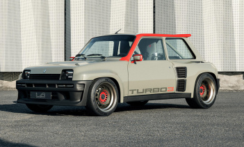 «Технологии дали нам много прекрасных вещей, но они также лишили нас тактильных ощущений, которых нам, автомобильным фанатам, не хватает при сегодняшнем вождении», - говорится в заявлении Legende Automobiles, с которым мы не можем согласиться.