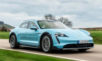 Для создания дополнительных заводов и увеличения объемов производства на существующих, в основном в Азии, требуется время. Аналитики не верят, что ситуация вернется в нормальное состояние до конца следующего года. А до тех пор автопроизводителям, так