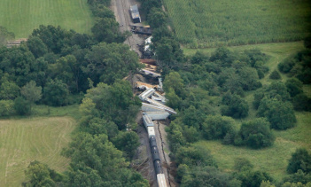 Совершенно новые Ford F-150 разрушены в результате крушения поезда