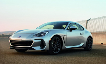 Однозначного ответа «да» или «нет» не было, но говорилось, что ее использование «не невозможно». Выбор гибридной установки, безусловно, снизит расход топлива и выбросы. Гибридная технология может быть использована для увеличения мощности. Помните, чт