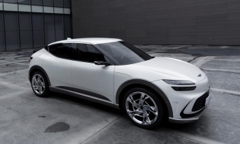 Genesis выпустил дополнительные детали дизайна, о которых, как нам кажется, нам следует узнать больше. Прежде всего, это Quad Lamps, черта дизайна, с которой мы уже знакомы, и она уже применена к существующей линейке.