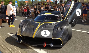 При максимальных оборотах до 9000 об/мин V12 Huayra R звучит злобно, как и должен звучать Pagani, предназначенный только для трек. Pagani недавно продемонстрировала Huayra R на мероприятии Supercar Owners Circle 2021 в Хорватии.