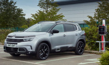 В линейку Citroen C5 Aircross Hybrid добавлена новая топовая отделка Black Edition, сочетающая дополнительный опции с эффективностью PHEV.