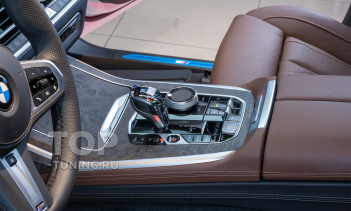 Хрустальные аксессуары в салон БМВ Х7 – оригинальное дооснащение