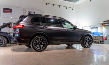 106256 Матовый черный BMW X7 G07 – Оклейка полиуретаном STEK DYNOmatt