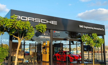 В этих небольших магазинах, постоянных или нет, хорошо то, что они предлагают возможность иметь дилера, который не требует дополнительных мощностей, потому что местный рынок слишком мал для полномасштабного центра Porsche. Автопроизводитель также пре