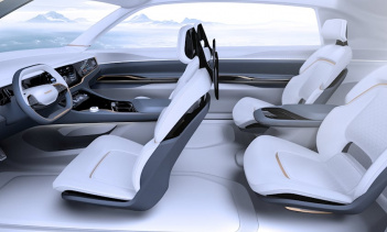 В прошлом году на выставке Consumer Electronics Show в Лас-Вегасе компания Chrysler впервые с 1930-х годов возродила имя Airflow. В то время Airflow был седаном с улучшенными аэродинамическими характеристиками. Отражая время, модель, представленная н