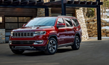 Но зачем выпускать нового пожирателя бензина, когда все переходят на электромобили? Все просто — пока не все хотят электромобиль. Старший менеджер Edmunds по аналитике, Иван Друри, объясняет, почему он считает это хорошей идеей: «Вы должны делать сен