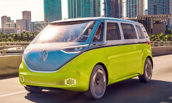 Ford F-150 Lightning уже был почти распродан, а производство было удвоено, чтобы удовлетворить спрос. Chevy Silverado 1500 EV и GMC Hummer EV — два других примера. Что нам еще предстоит увидеть, так это компактный электрический грузовика. В конце это