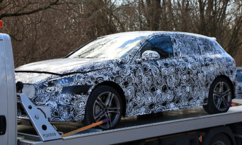 Учитывая, что Active Tourer 2-й серии также имеет мягкую гибридную технологию и две подключаемые гибридные опции, а также дополнительные функции помощи водителю, вполне возможно, что фейслифтинг 1-й серии впервые будет включать некоторую форму гибрид