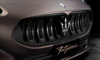 Кажется, что автомобильная промышленность не может насытиться электрическими внедорожниками, и теперь Maserati хочет вступить в игру с электрической версией предстоящего Porsche Macan, конкурирующей с Grecale, под названием Grecale Folgore.