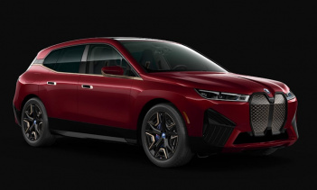 Базовая рекомендованная производителем розничная цена модели xDrive50 составляет 8,5 млн рублей, но мы хотели бы увидеть, насколько дорогим может стать этот новый электромобиль. Таким образом, мы повозились с вариантом M60 за 10,7 млн рублей. Все отл