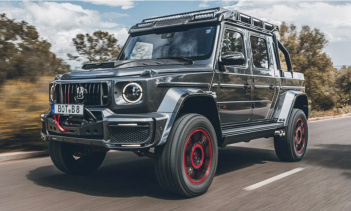 Эта мощность передается через автоматическую коробку передач с девятью скоростями на все четыре колеса, в результате чего время разгона до 100 км/ч составляет 4,4 секунды. Это еще более впечатляет, учитывая, что грузовик 900 XLP весит на 286 кг больш